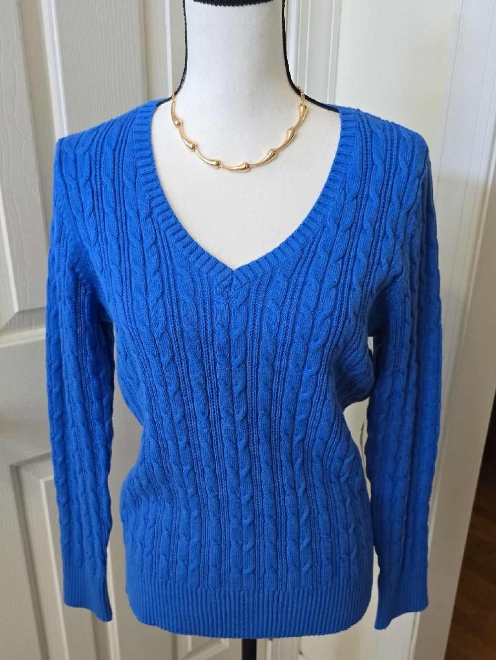 ST. JOHN'S BAY BRAND WOMEN'S ROYAL BLUE CLASSIC CABLE SWEATER SIZE LARGE
